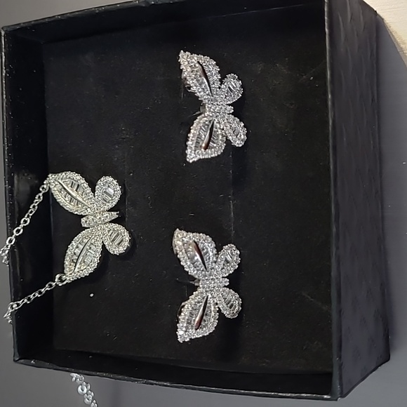 Butterfly Set Necklace & Earrings - Picture 4 of 10